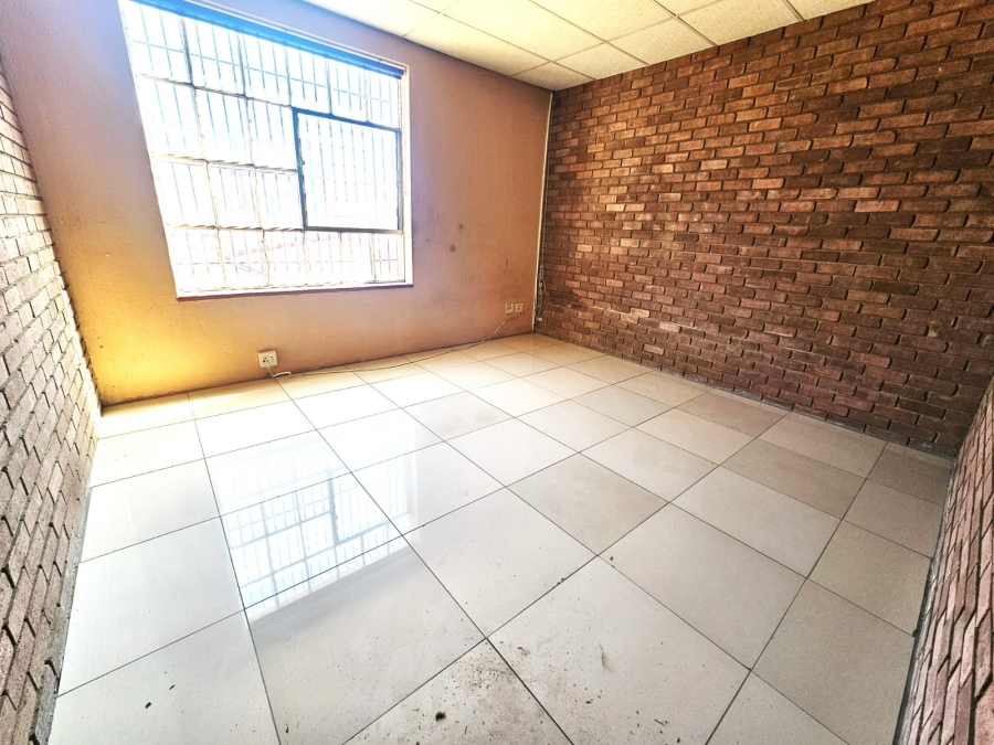 To Let Commercial Property for Rent in Rustenburg Rural North West